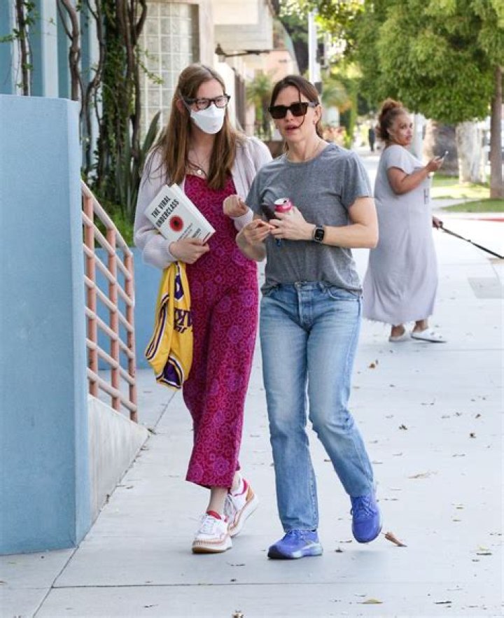 Get To Know James Garner's Daughter: Jennifer Garner