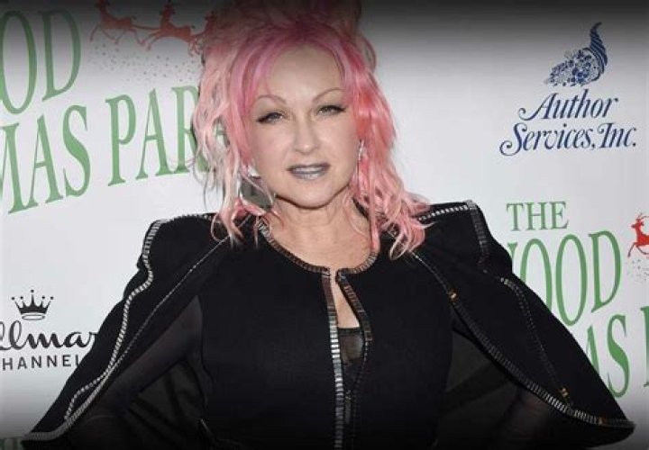 The Surprising Height Of Cyndi Lauper
